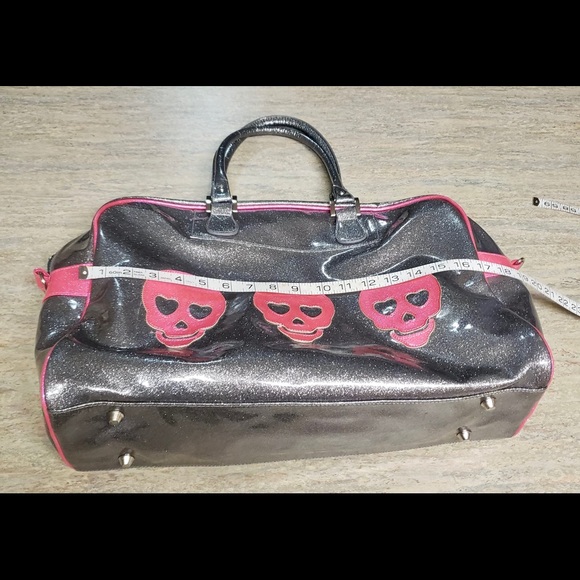 M.e.n.u Skull head duffel bag with pink wallet - Picture 15 of 16
